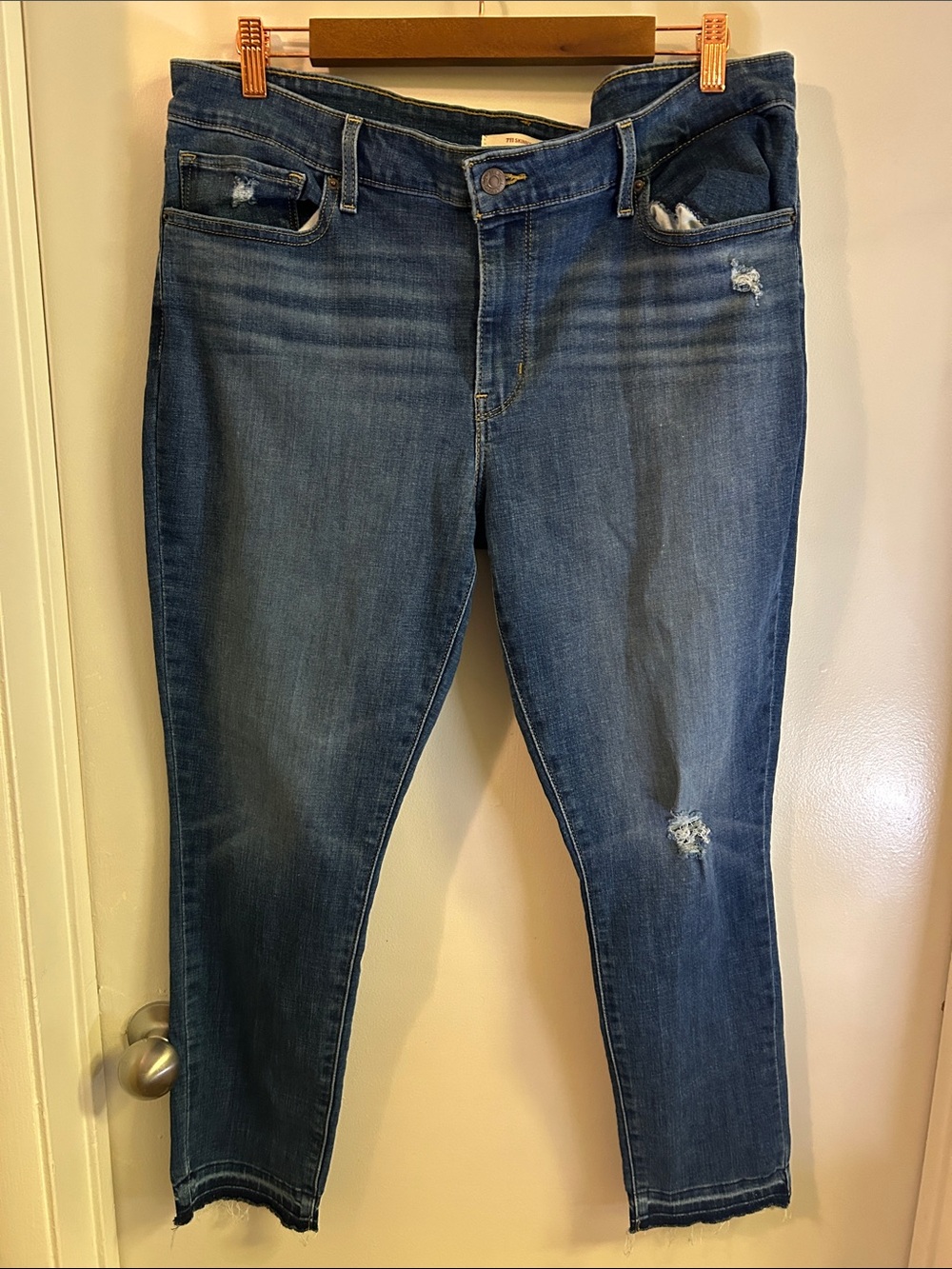 Levi's Women’s Dark Blue Skinny Jeans with Light Distressing